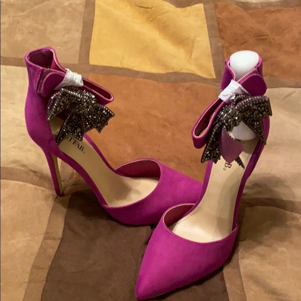 Just fab Fuchsia pumps with bling bow